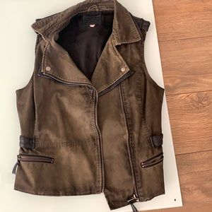 Chelsea & Violet olive green denim & faux leather vest. Size Large.
